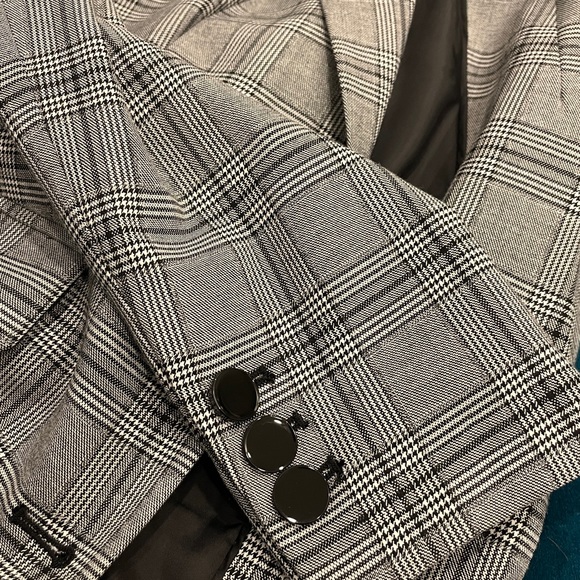 Karl Lagerfeld 3 button plaid blazer - Picture 6 of 6